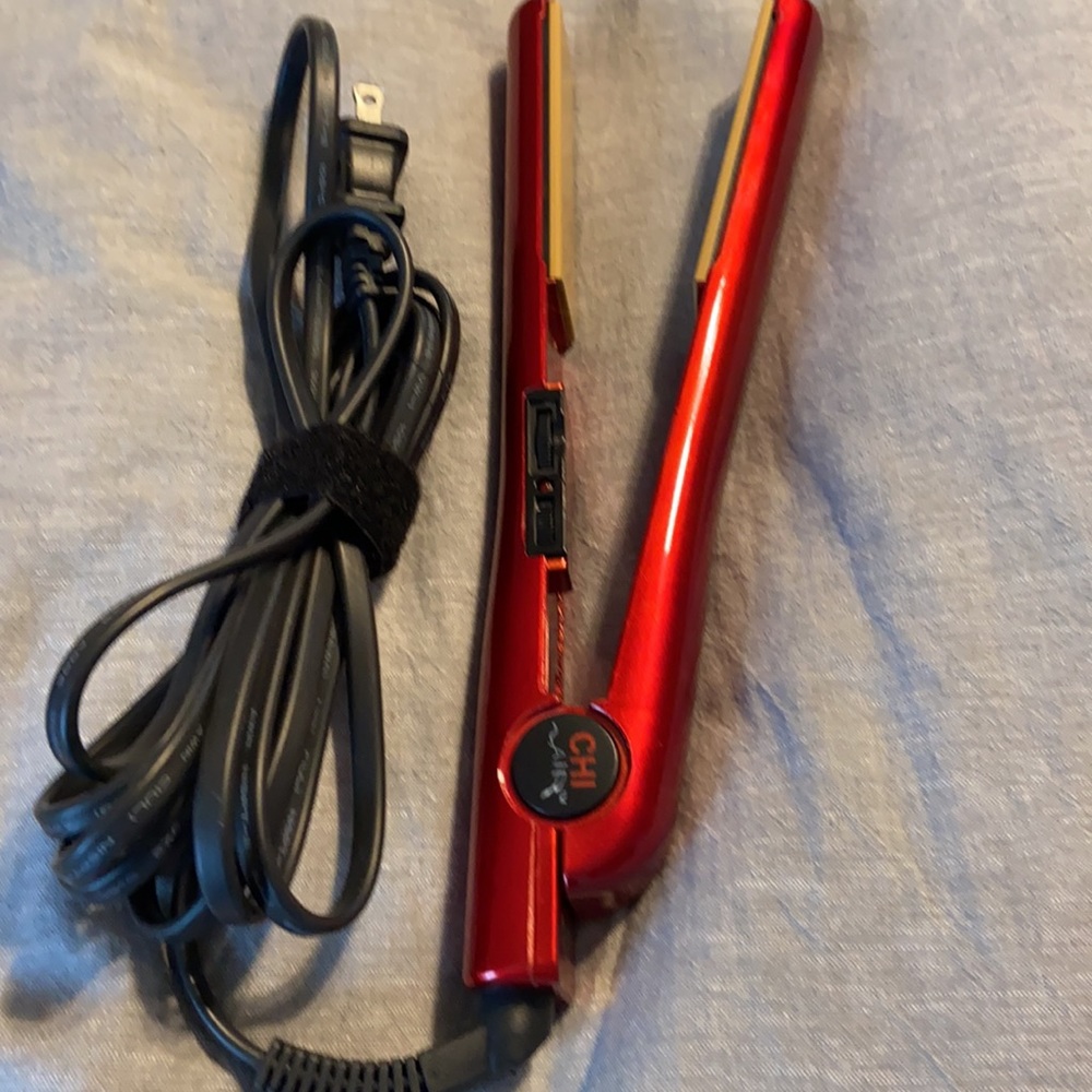 CHI Hair Straightener - Picture 5 of 9